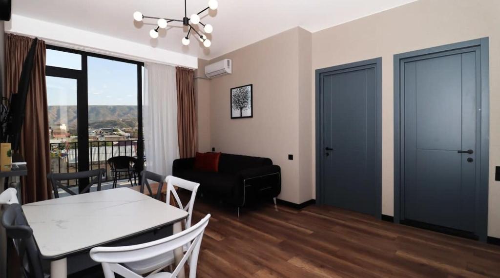 هتل لاکژریس 3 بی آر آپارتمان وی استنینگ ویوز - Luxurious 3BR Apartment W Stunning views