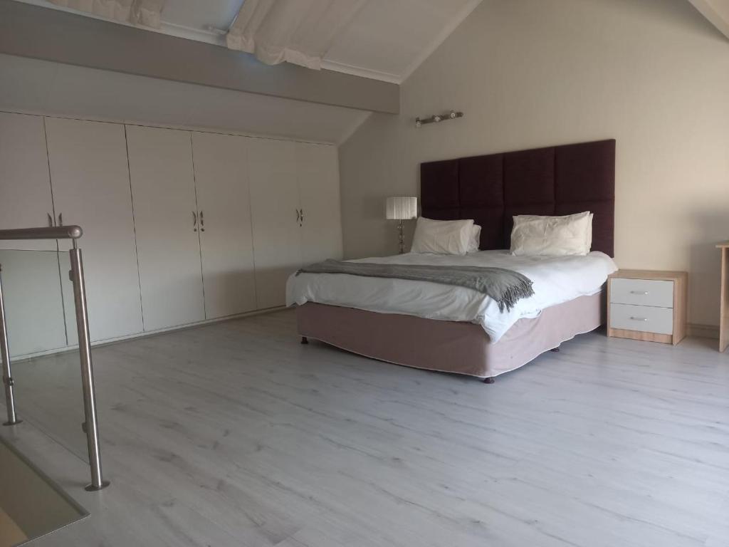 هتل ماونت رویال 09 - لارج 1 بد ویت بالکنی - Mount Royal 09 - Large 1 bed with balcony