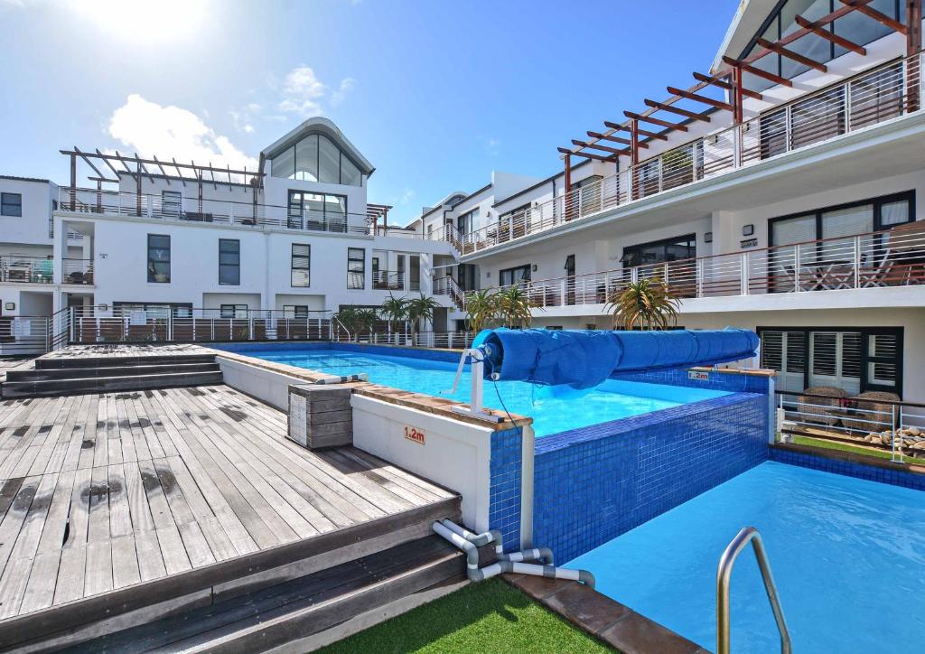 هتل لاکچری بیچفرانت وای سوئمینگ پول- 111 آذور آن د بی، بیگ بی، کیپ تاون - Luxury Beachfront w swimming pool- , 111 Azure on the Bay, Big Bay, Cape Town