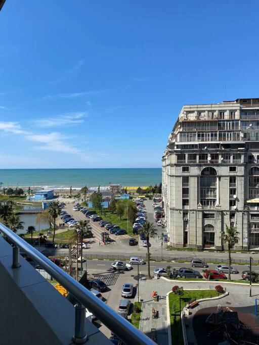 هتل سی ویو آپارتمان - باتومی بیچ آپارتمان - Sea View Apartment -Batumi Beach Apartment