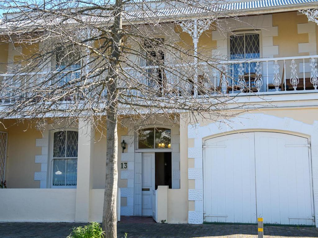 هتل پتیت بولز لوج Petites Bulles Lodge