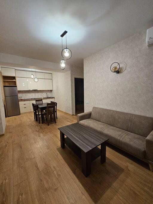هتل دو بد روم آپارتمنت این وارکتلی - 2 bedroom apartment in varketili
