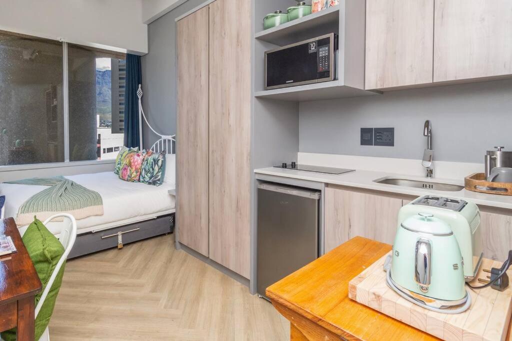 هتل کالر فول استودیو آپارتمان - Colourful Studio Apartment