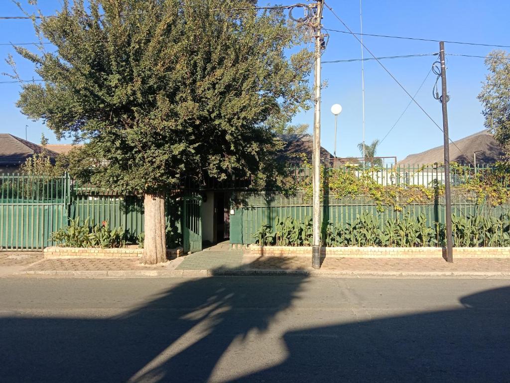 هتل اکزکیتیو گست هاوس راندفانتمبرگ - Executive Guest House Randfontein