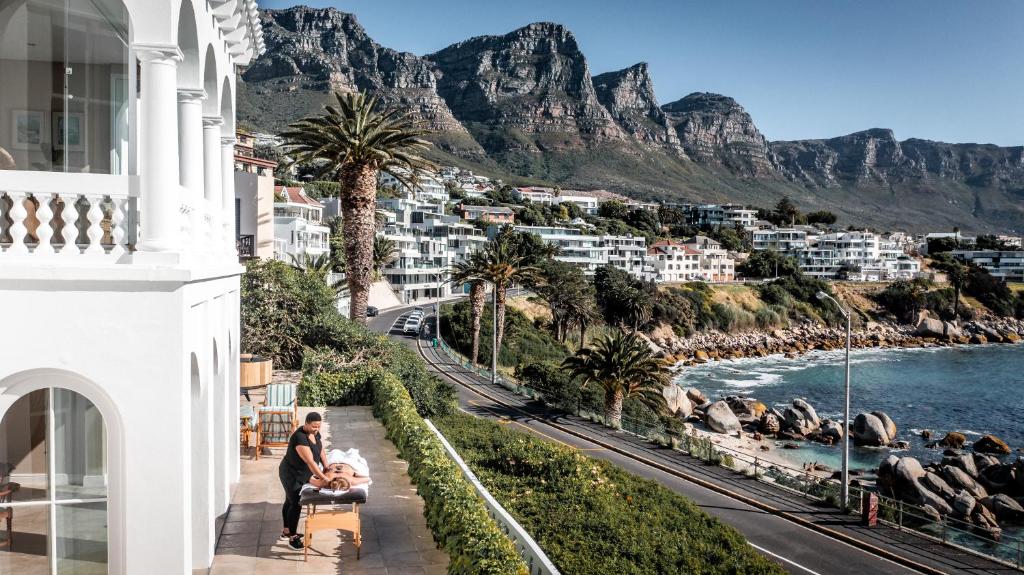 هتل بینگلی پلیس - کمپز بی لکسری ویلا Bingley Place - Camps Bay Luxury Villa