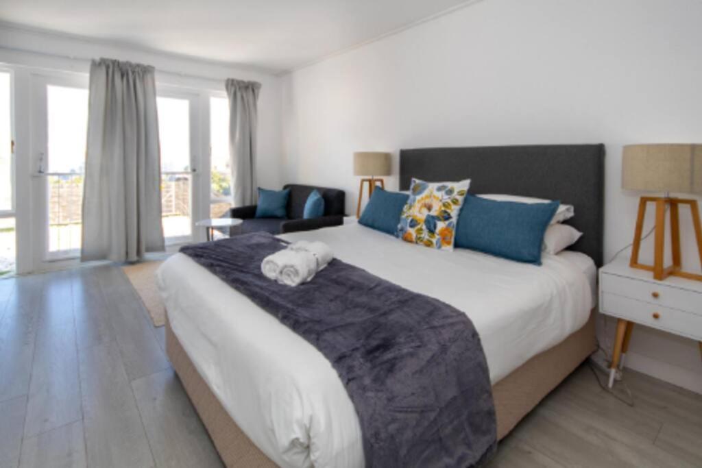 هتل استایلیش 1 بdrومد اپارتمان در سی پوینت - کپرایس - Stylish 1 bedroomed apartment in Sea Point - Caprice