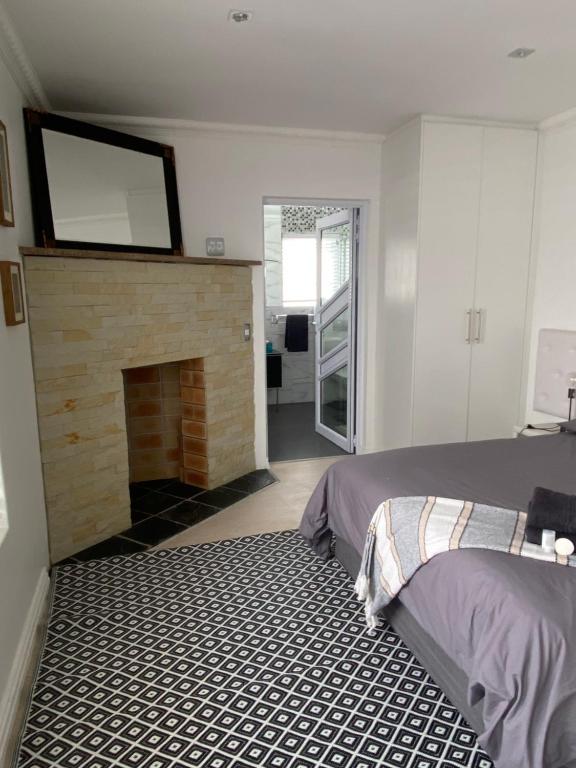 هتل آپارتمنتس لیوادییا پالاس - Apartments Livadia Palace