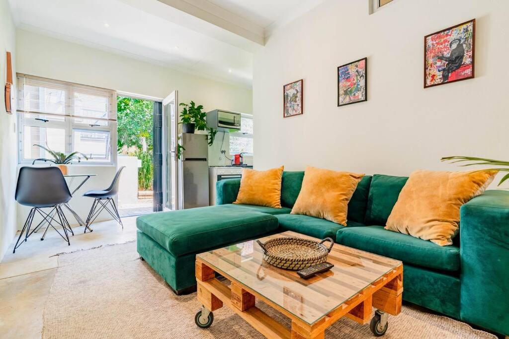 هتل کوزی 2 بد روم گاردن کاتیج این ملویل - Cozy 2 bedroom garden cottage in Melville