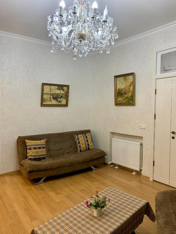 هتل بست لوکیشن رنووییت هوم - Best Location Renovated Home