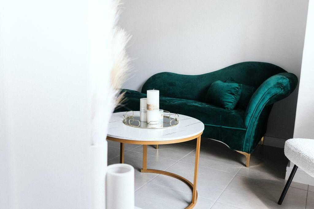 هتل اِلِگَنت هُم - لَکْچِری آپارتمان elegant home - luxury apartment.