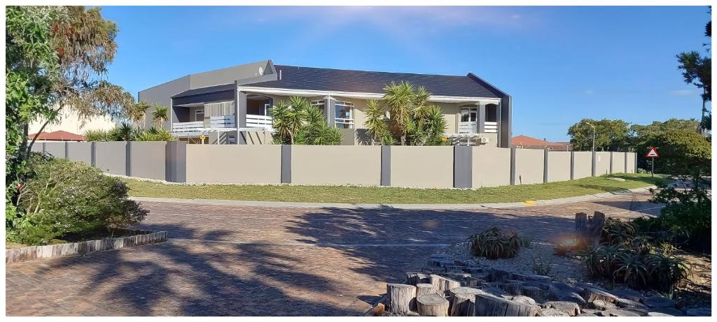 هتل بیچ‌وود این ملک‌بوس‌استرانڈ - Beachwood Inn Melkbosstrand