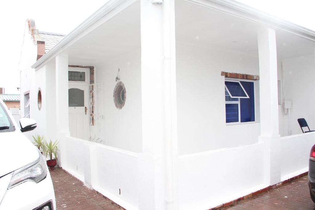 هتل ذ وایت هاوس ل دج The White House Lodge