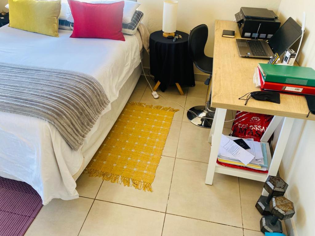 هتل بیزی بی گست هاوس - Busy Bee Guest House