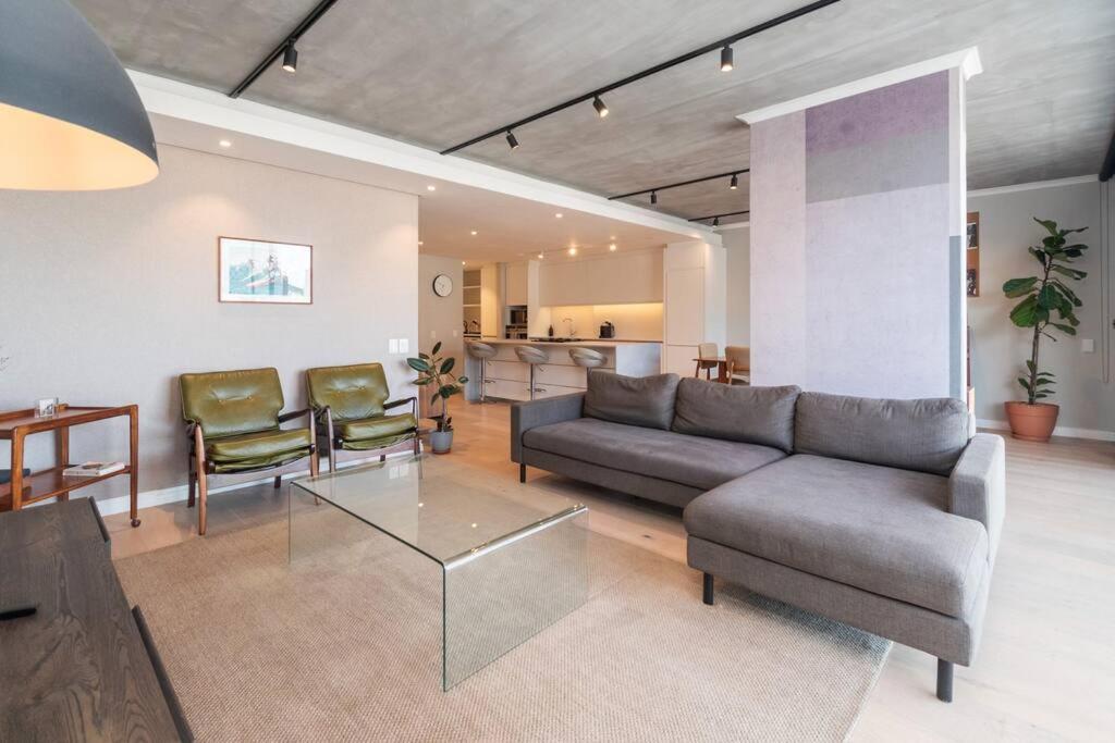 هتل لاکچری پنت هاوس لیوینگ - Luxury Penthouse Living