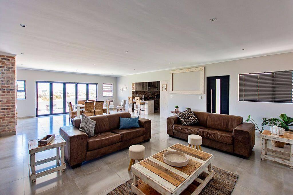 هتل مدرن لژر، لانجبان - Modern Leisure, Langebaan
