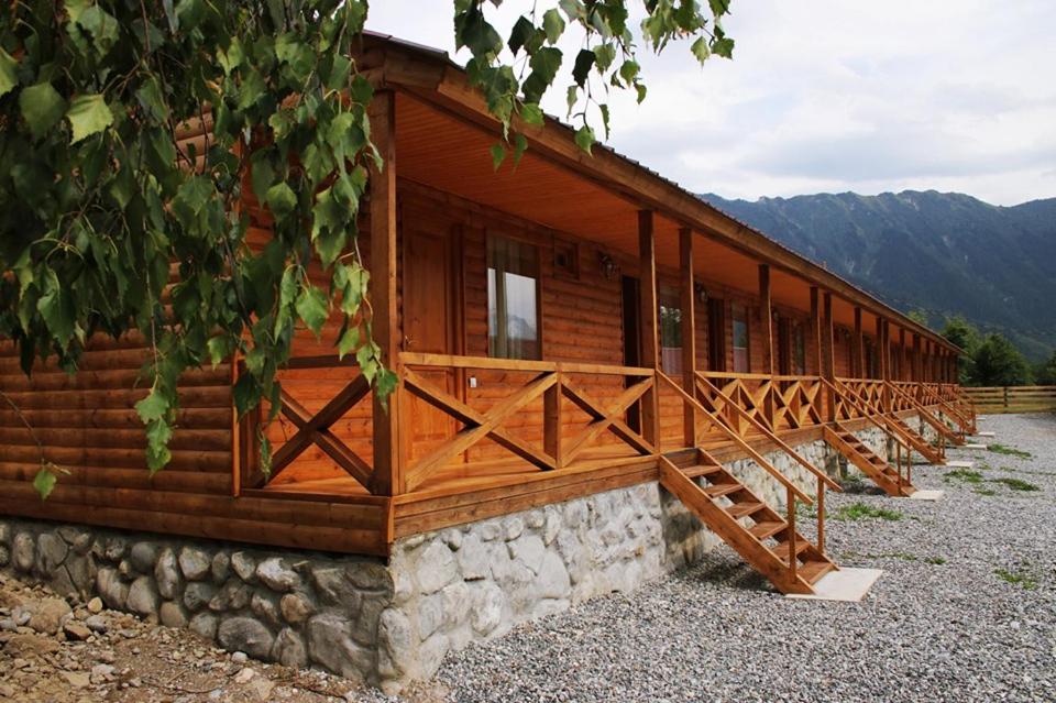 هتل اوشبا هیل - Hotel Ushba Hill
