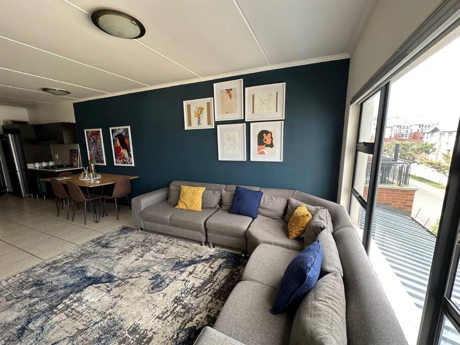 هتل مدرن 2 بی آر آپارتمان این جی اچ بی - Modern 2 BR apartment in JHB