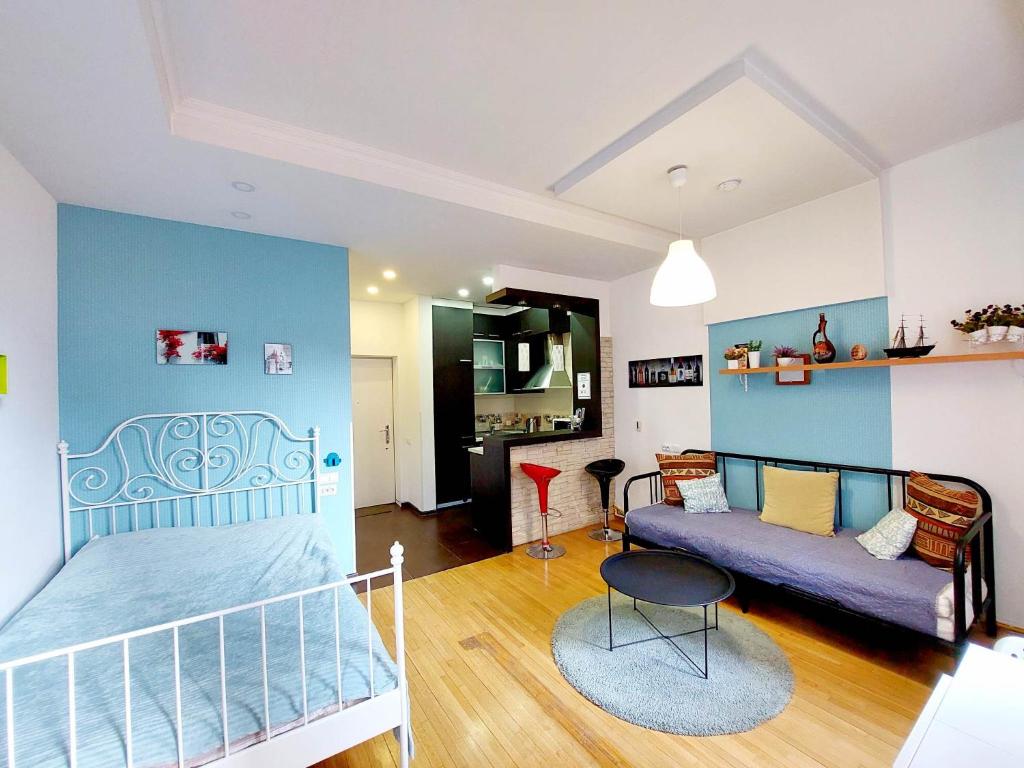 هتل وری سیتی سنتر استودیو آپت - Very City Center Studio Apt