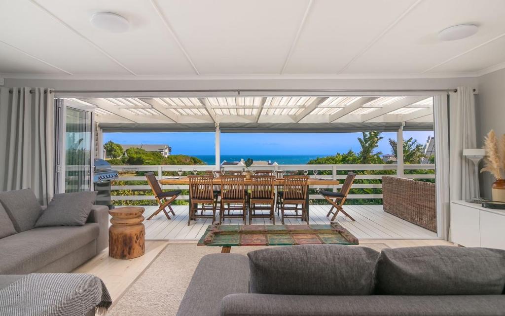 هتل اوcean ویلا این برنتون آن سی ناو ویت پُل - Ocean Villa in Brenton on Sea now with pool