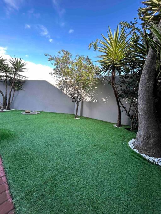 هتل د گریت اسکیپ 5 مینز اوی فروم بلوبرگ بیچ - The Great escape 5 mins away from Blouberg Beach