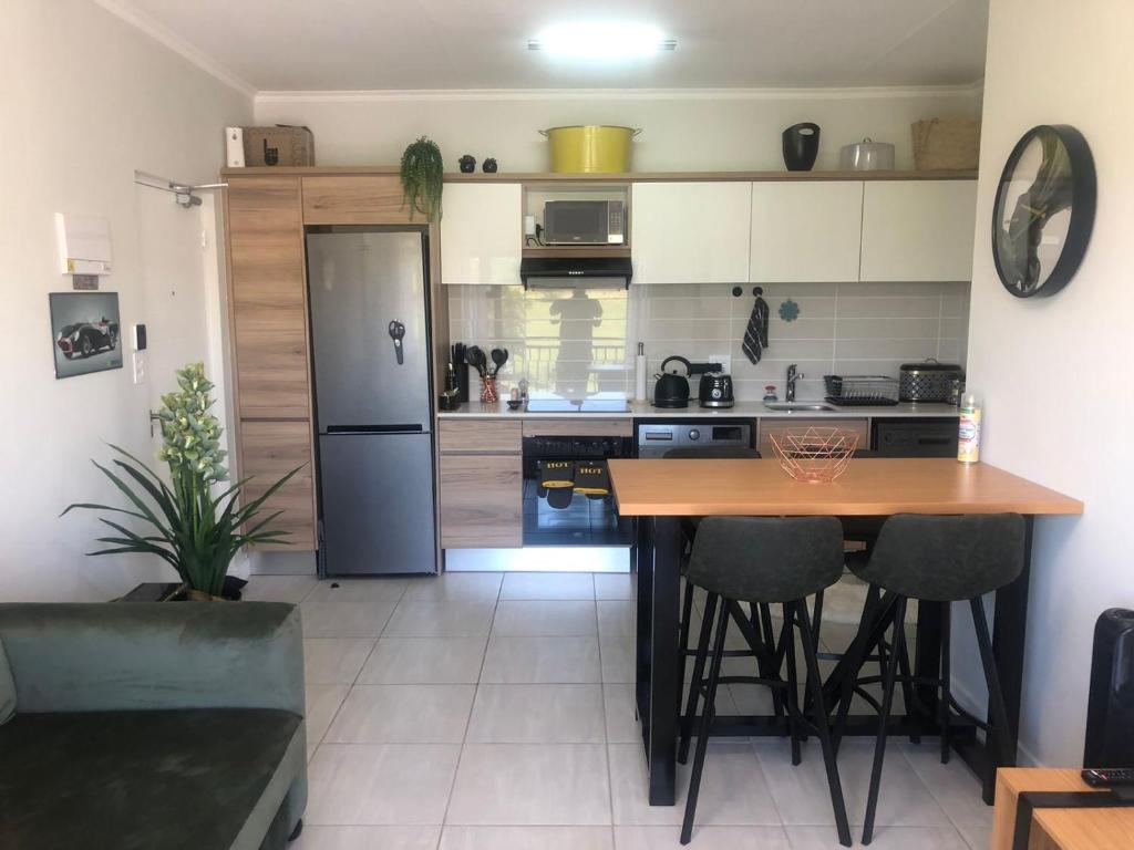 هتل لاکژریس واتر فول 1 بد روم کاندو ویت فری آن کپد وای فای Luxurious Waterfall 1 bedroom Condo With Free Uncapped Wifi