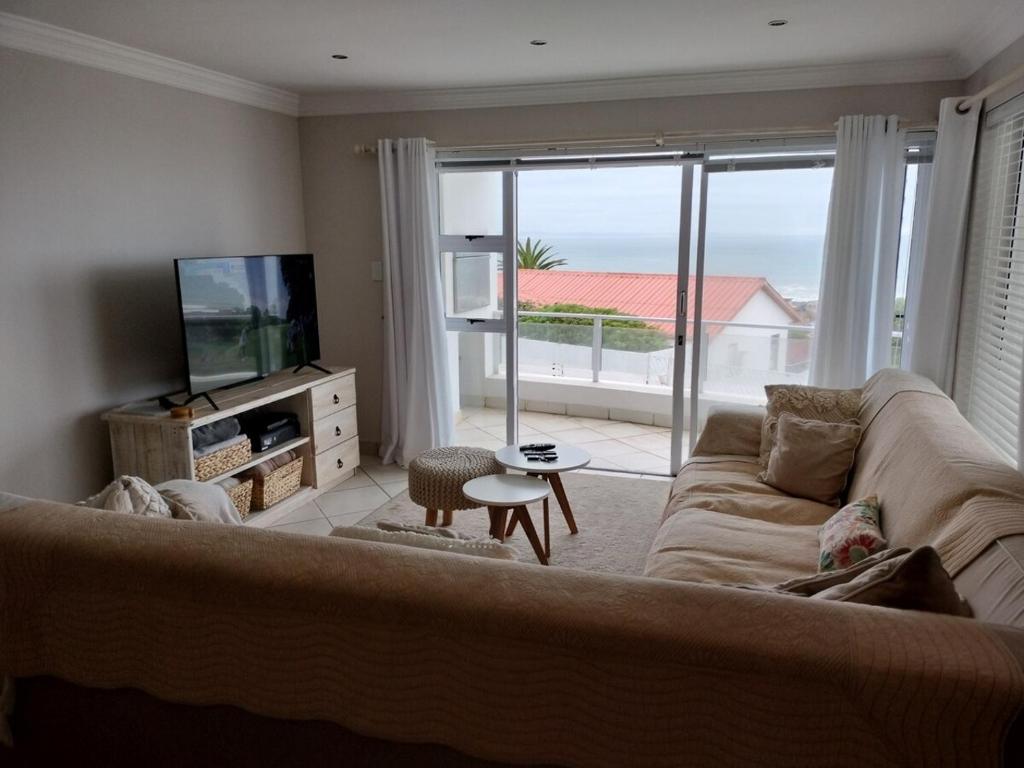 هتل هالیدی هوم وید سی ویوز - Holiday Home With Sea Views
