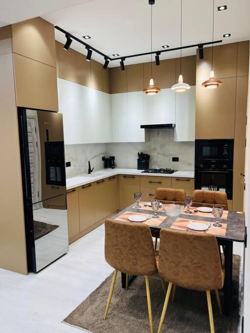 هتل سه‌رومد آپارتمان کلوز تو د رجیستان اوزاد آپارتمانز - 3-roomed apartment close to the REGISTAN Ozod Apartments