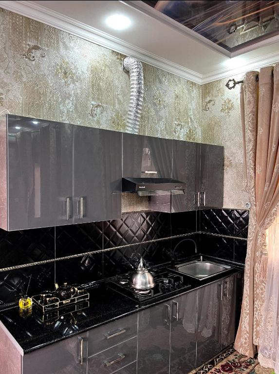 هتل گلناچا لاکژوریس هاوس فور رنت اَز اَ وُهل نیو ۵ رومز اند اَ یارد. - «Gulnara» Luxurious house for rent as a whole new 5 rooms and a yard.