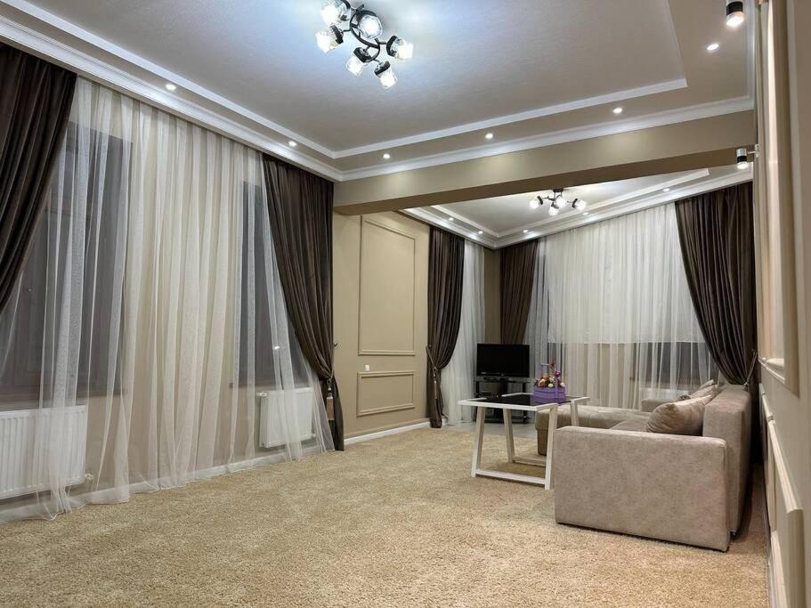 هتل بیوتیفول، کوزی 2 بد روم آپت - Beautiful, cozy 2 Bedroom Apt