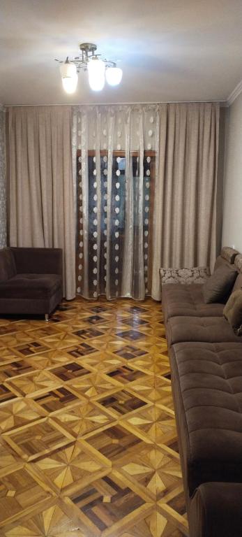 هتل یونوس آباد آپارتمان ۱۹، ۱ Yunusabad apartment 19, 1