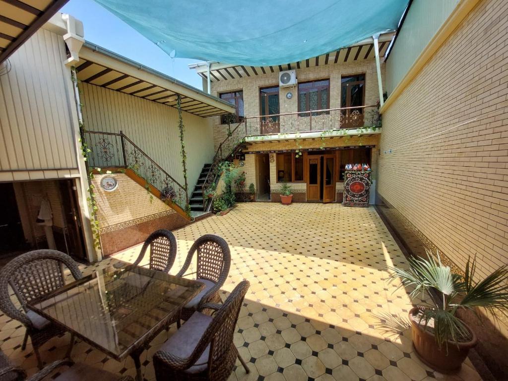 هتل فَمِلی گِست هاوس سِوِن - Family guest house SEVEN