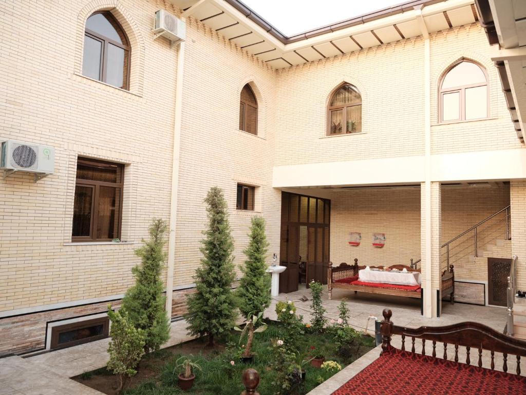 هتل بریک پکلس - BRICK PALACE