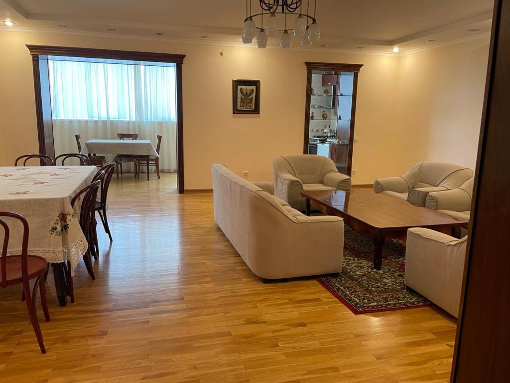هتل 4-روم آپارتمان در سنتر اوف تاشکند - 4-room apartment in the center of Tashkent