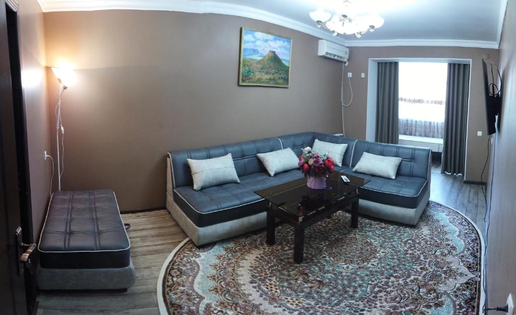 هتل آپارتمان نِیر فارخادسکی بَزار - Apartment near Farkhadskiy bazar