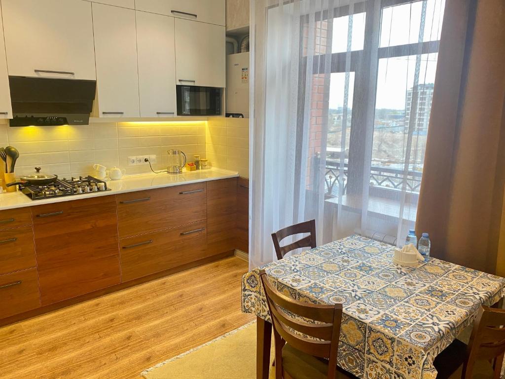 هتل سپیشس آپارتمان این نیو بیلدینگ، نییر ذ سیتی سنتر اند ایرپورت - Spacious Apartment in New Building, Near the City Center and Airport