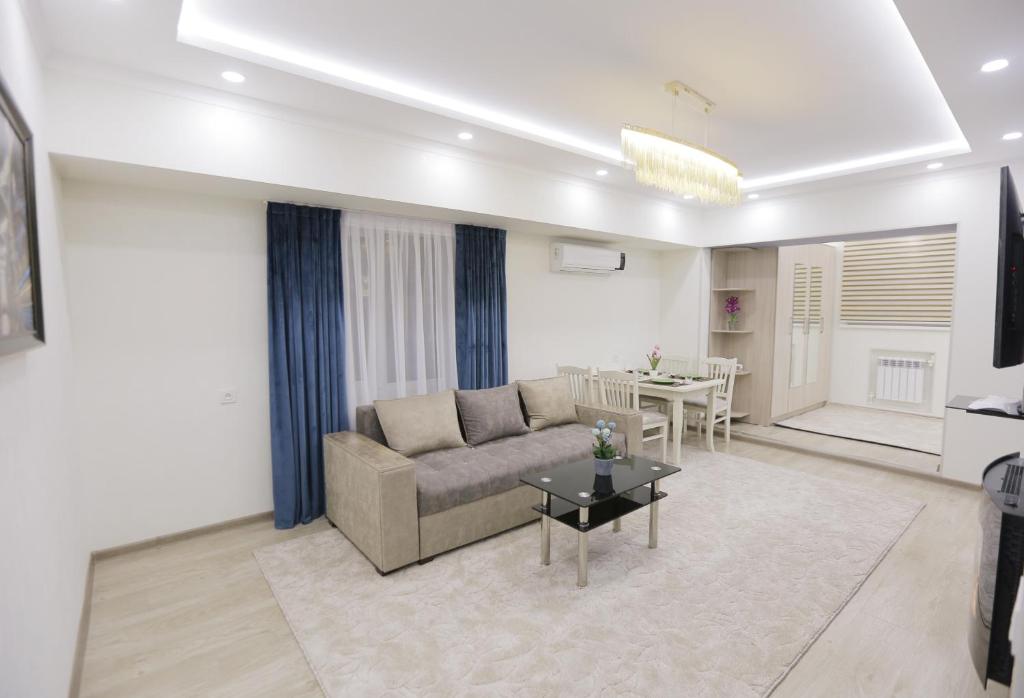 هتل نیولی رنووتد استودیو آپارتمان این داونتاون سنتر 5 - Newly Renovated Studio Apartment in Downtown Center 5
