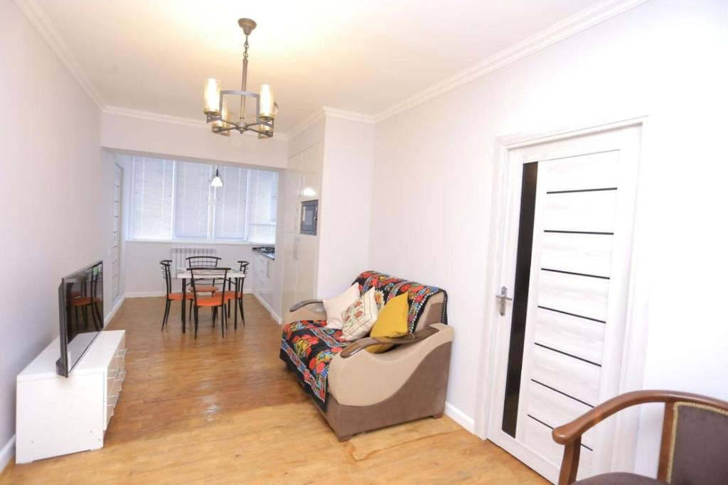 هتل نیولی رنوویتد مدرن 2 بد آپت نیر گور-اِمیر Newly Renovated Modern 2 Bed Apt Near Gur-e-Amir