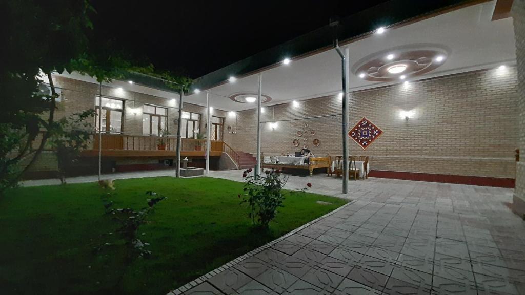هتل ساروی گست هاوس Saroy Guest house