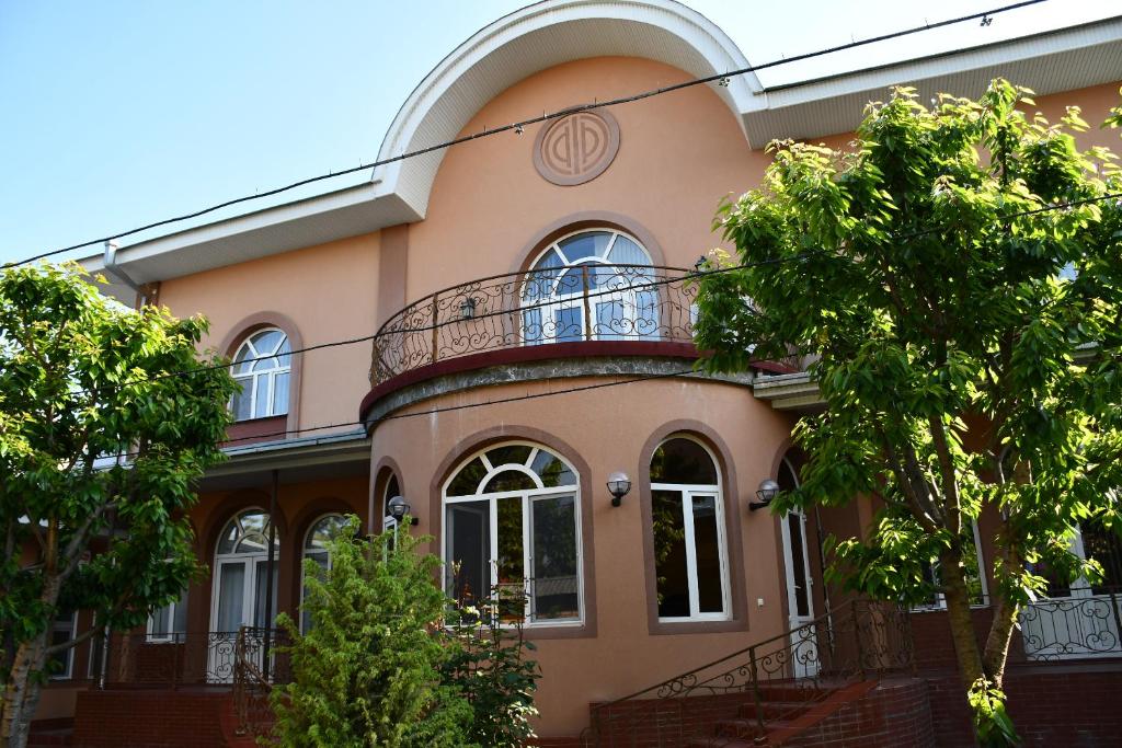 هتل نورزیو گِست هاوس - Nurziyo Guest House