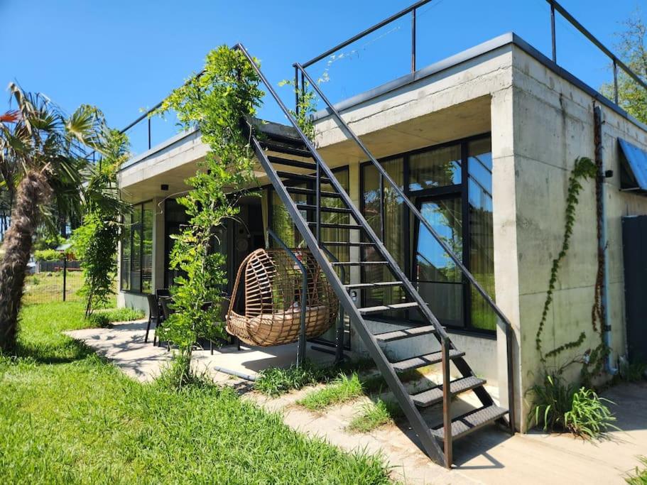 هتل نیناز هاوس اند یارد 200م فروم بیچ کاپروانی - Nina's house & Yard 200m from beach Kaprovani