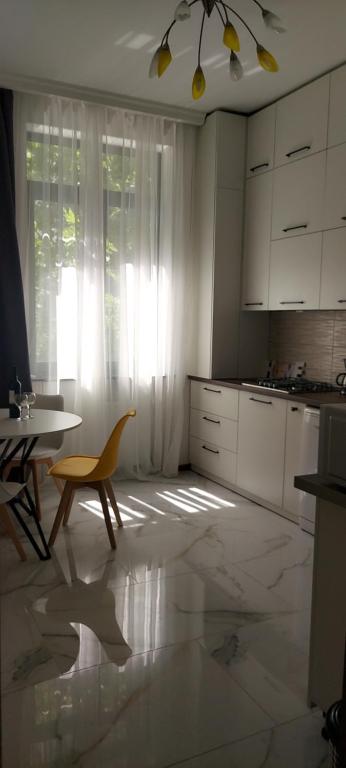 هتل آپارتمان آن تسرتلی 55 - Apartment on Tsereteli 55