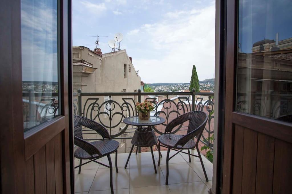 هتل تبلیسی سیتی سنتر آپت نیراپرا - Tbilisi City Center Apt NearOpera