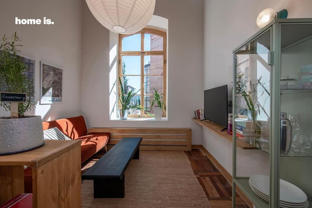 هتل رر ویندو سنترال آپارتمنت - Rare Window Central Apartment