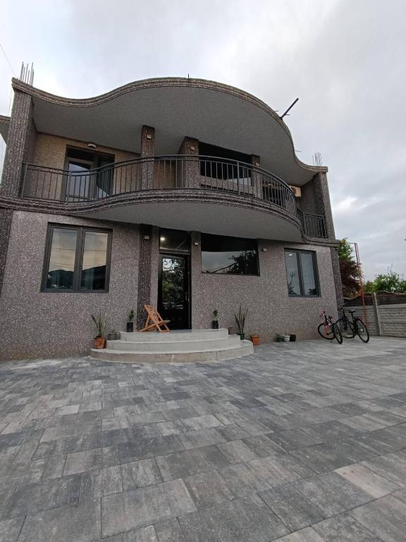 هتل مکوز هاوس - Mako's HOUSE