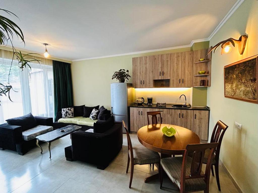 هتل گیاز آپارتمنت - Gia's apartament
