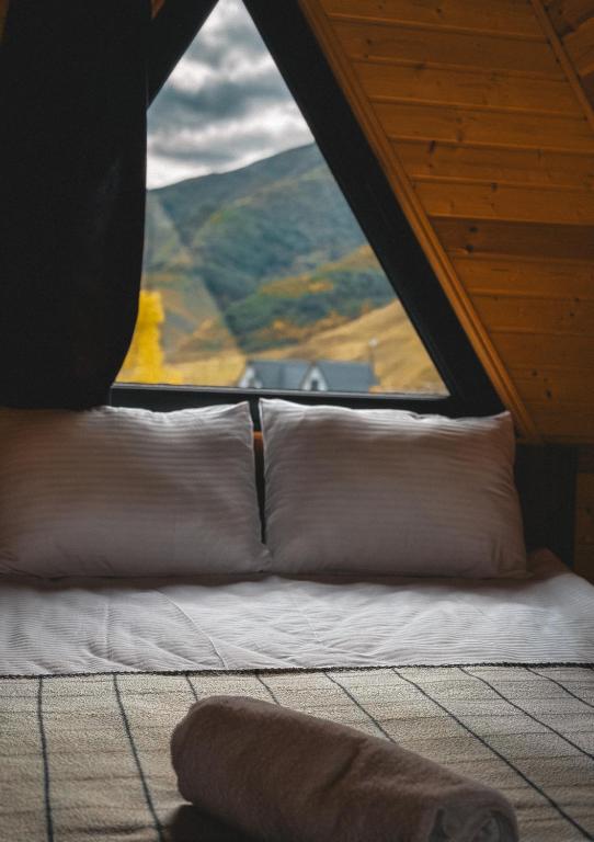 هتل گلد کاتجز کازبگی Gold cottages Kazbegi