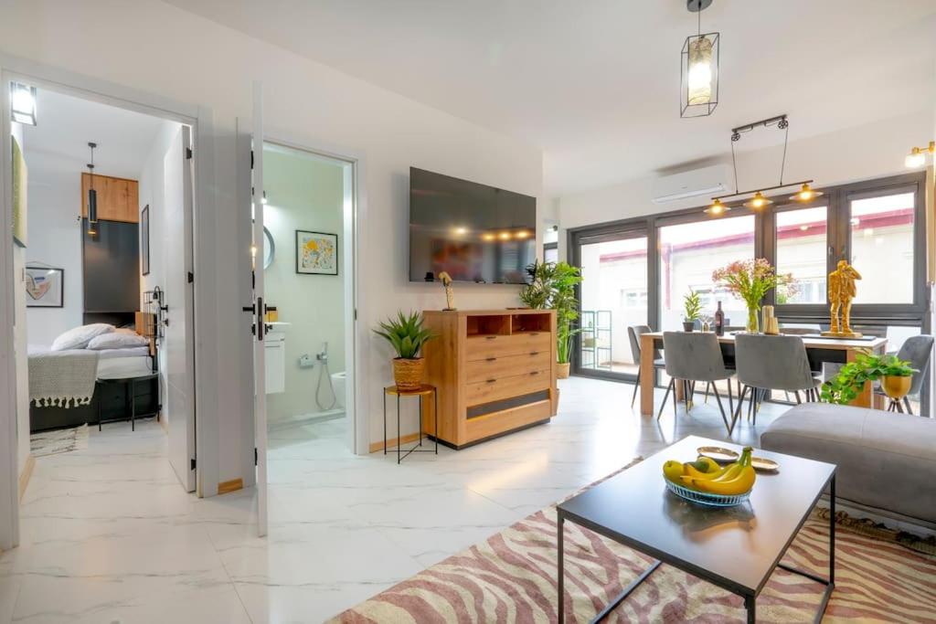 هتل ۳ بی آر مودرن جم / سولولاکی - 3 BR Modern Gem / Sololaki