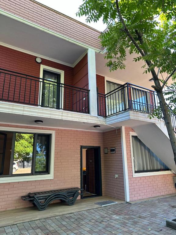 هتل مگنت هاوس Magnet House