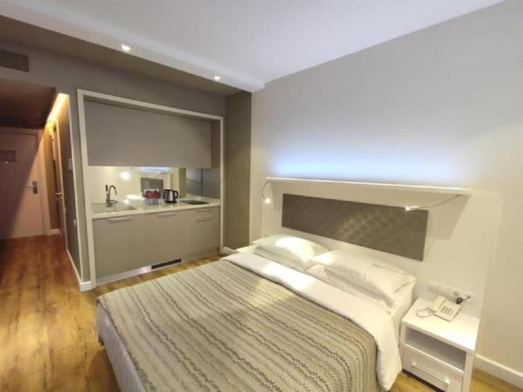 هتل آلیانس پالس آپارتمانز - Aliance Paalace Apartments