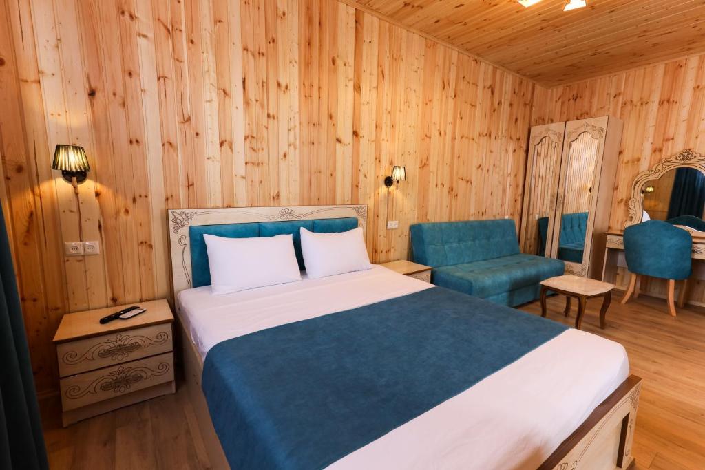 هتل ایتیس پالس Aeetes Palace